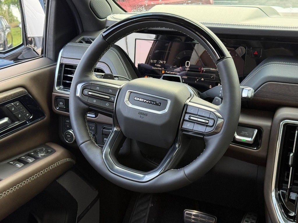 GMC Yukon XL Vehicle Image 10