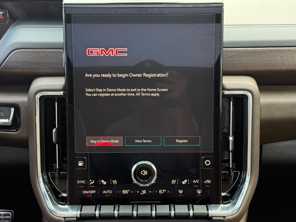 GMC Yukon XL Vehicle Image 11
