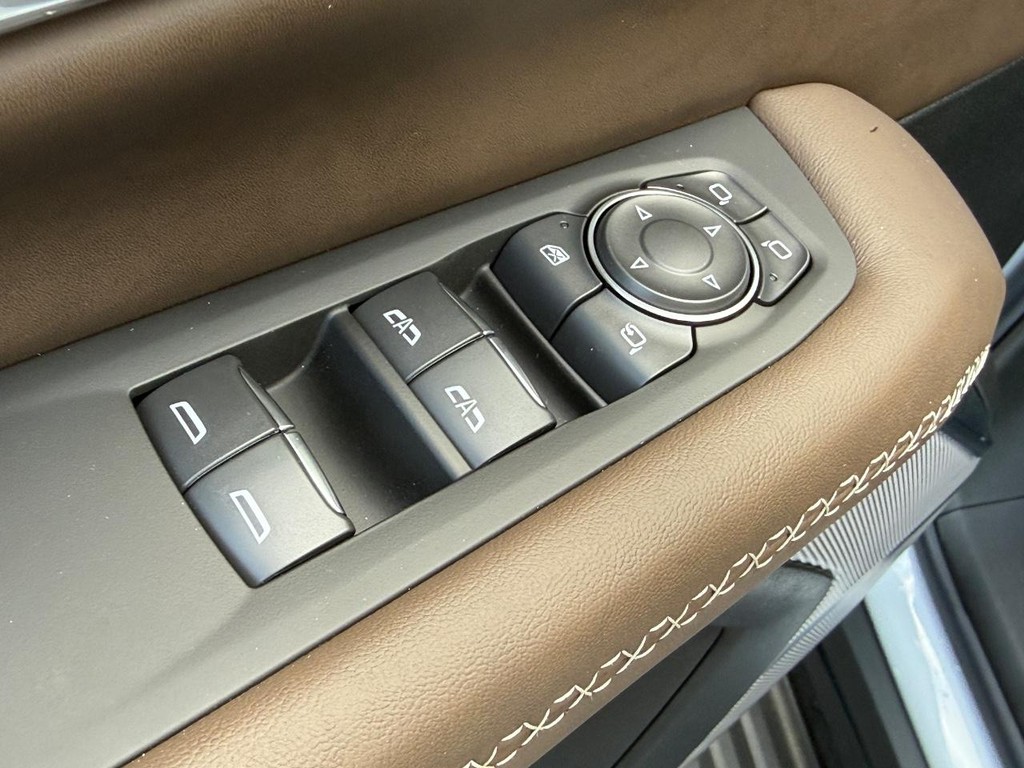 GMC Yukon XL Vehicle Image 13
