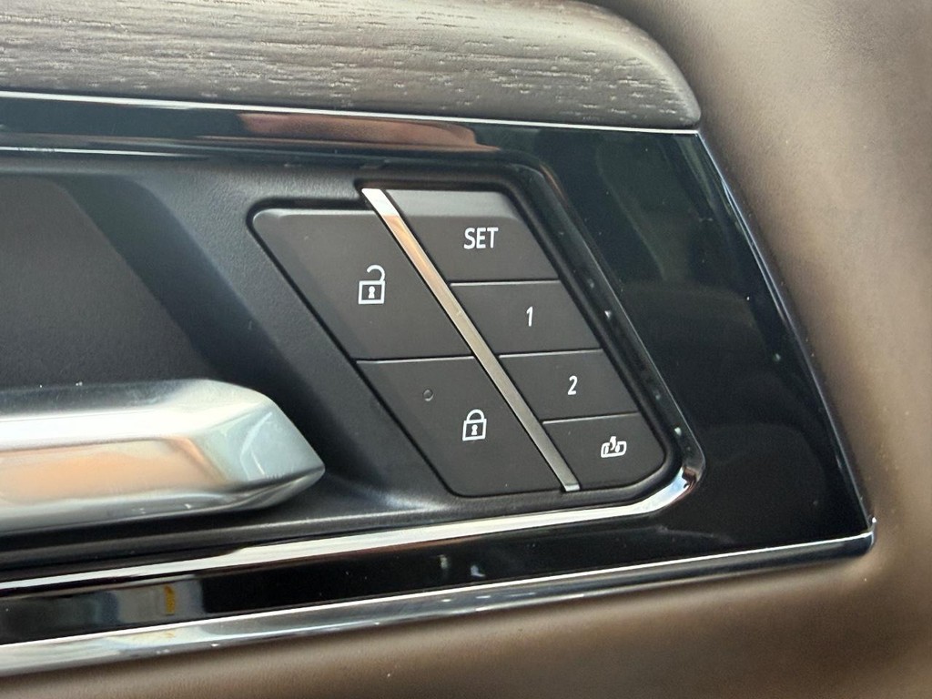 GMC Yukon XL Vehicle Image 14