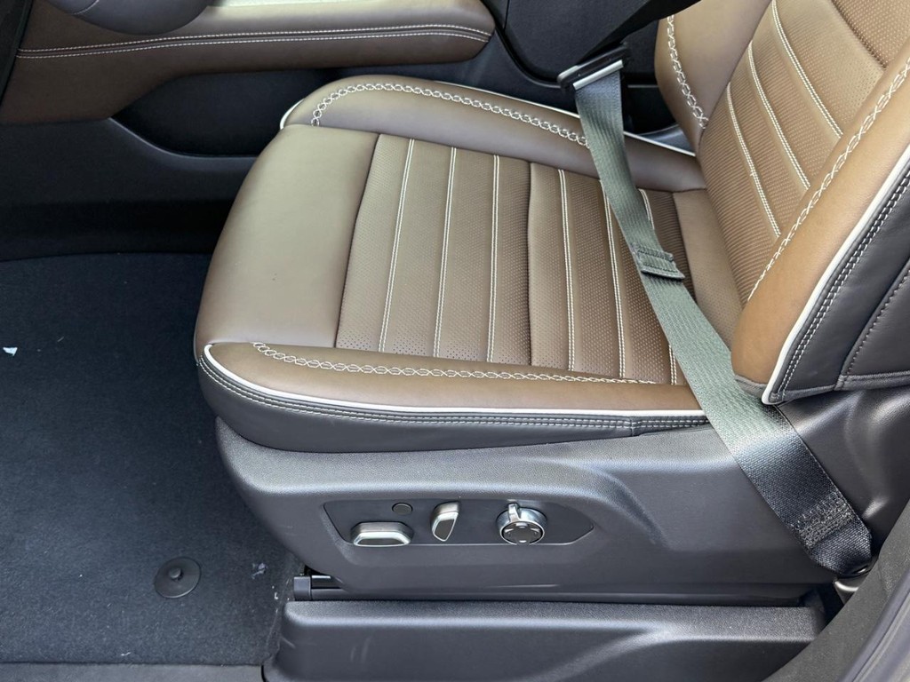 GMC Yukon XL Vehicle Image 15