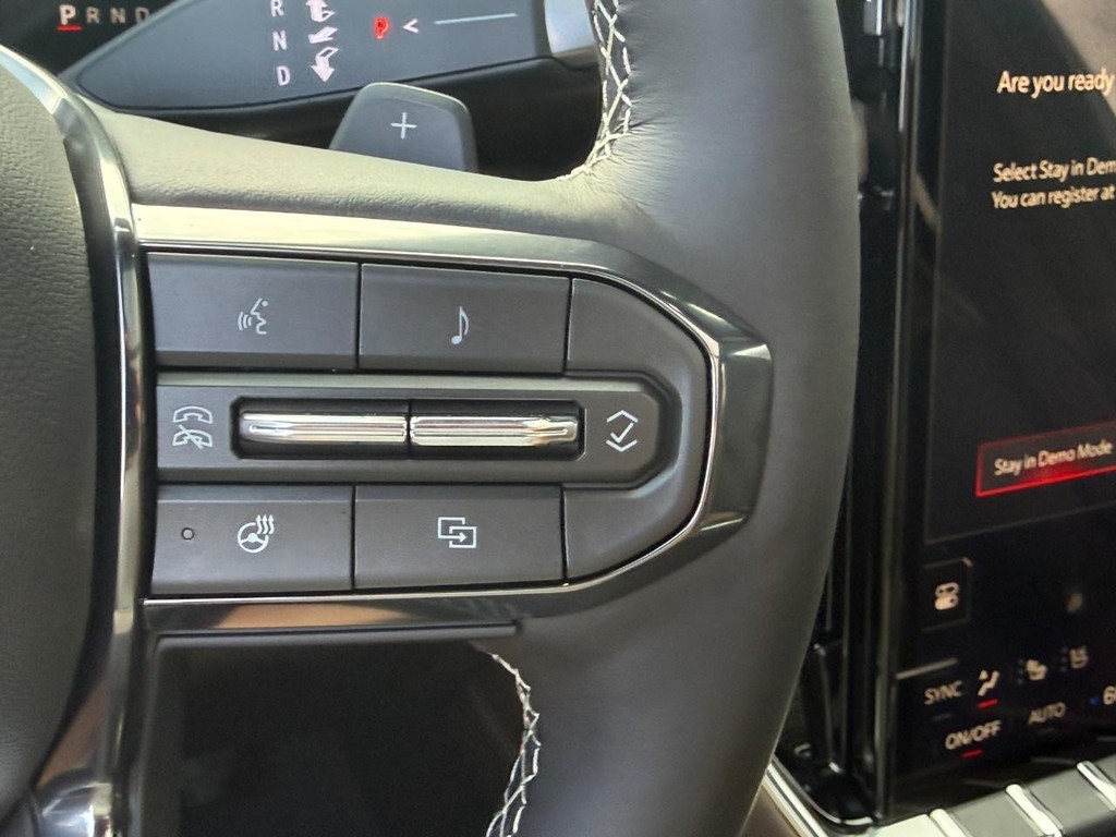 GMC Yukon XL Vehicle Image 18