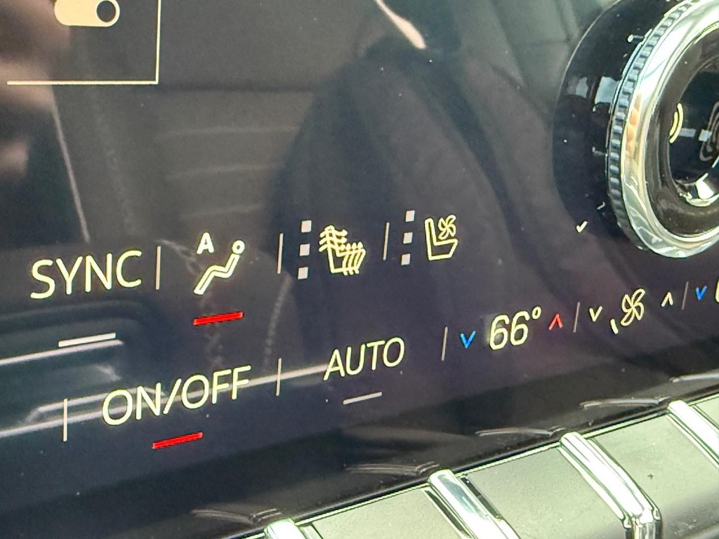 GMC Yukon XL Vehicle Image 21