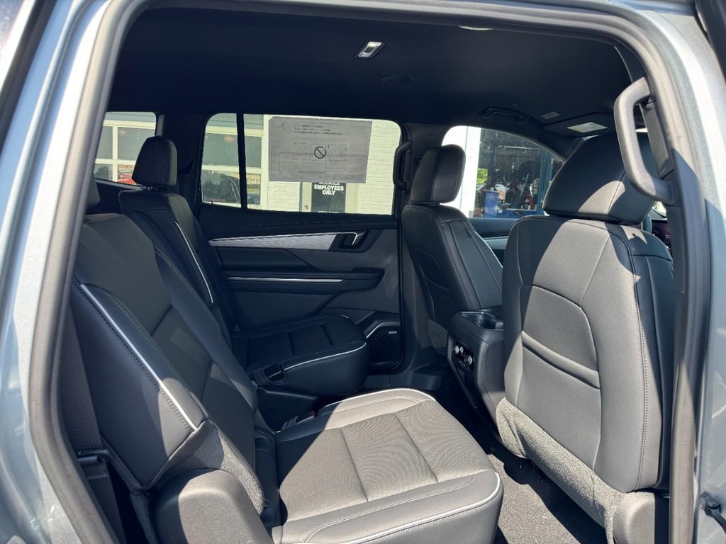 Buick Enclave Vehicle Image 05