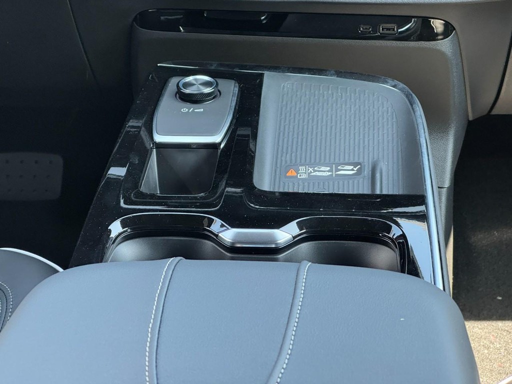 Buick Enclave Vehicle Image 11