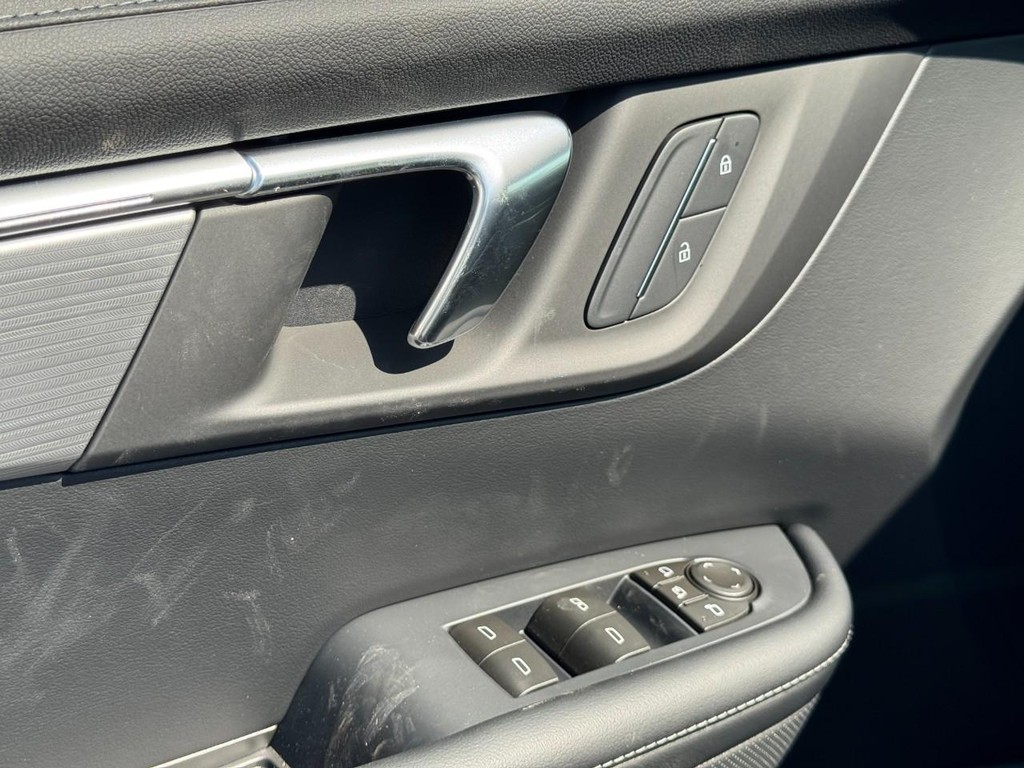 Buick Enclave Vehicle Image 13