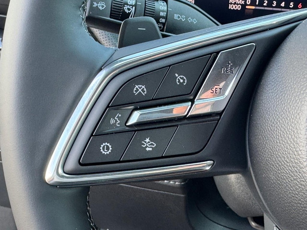 Buick Enclave Vehicle Image 15
