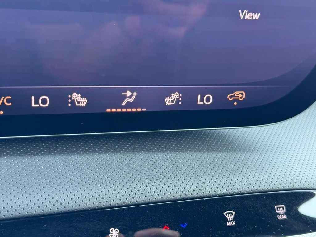 Buick Enclave Vehicle Image 17