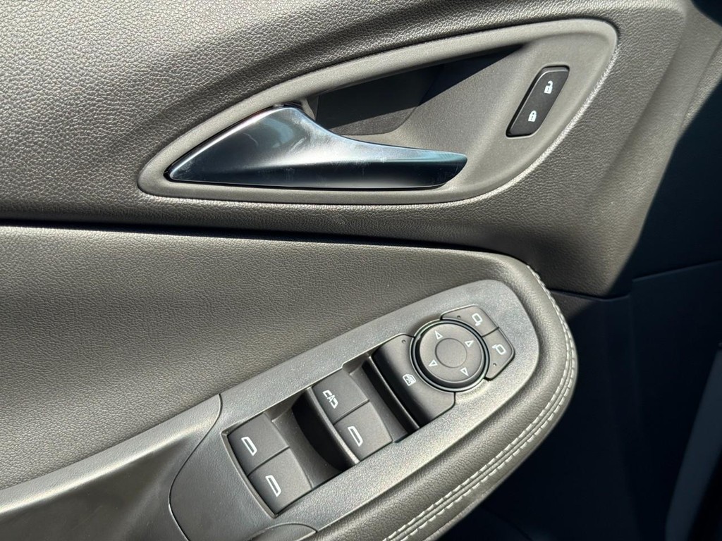 Buick Encore GX Vehicle Image 11