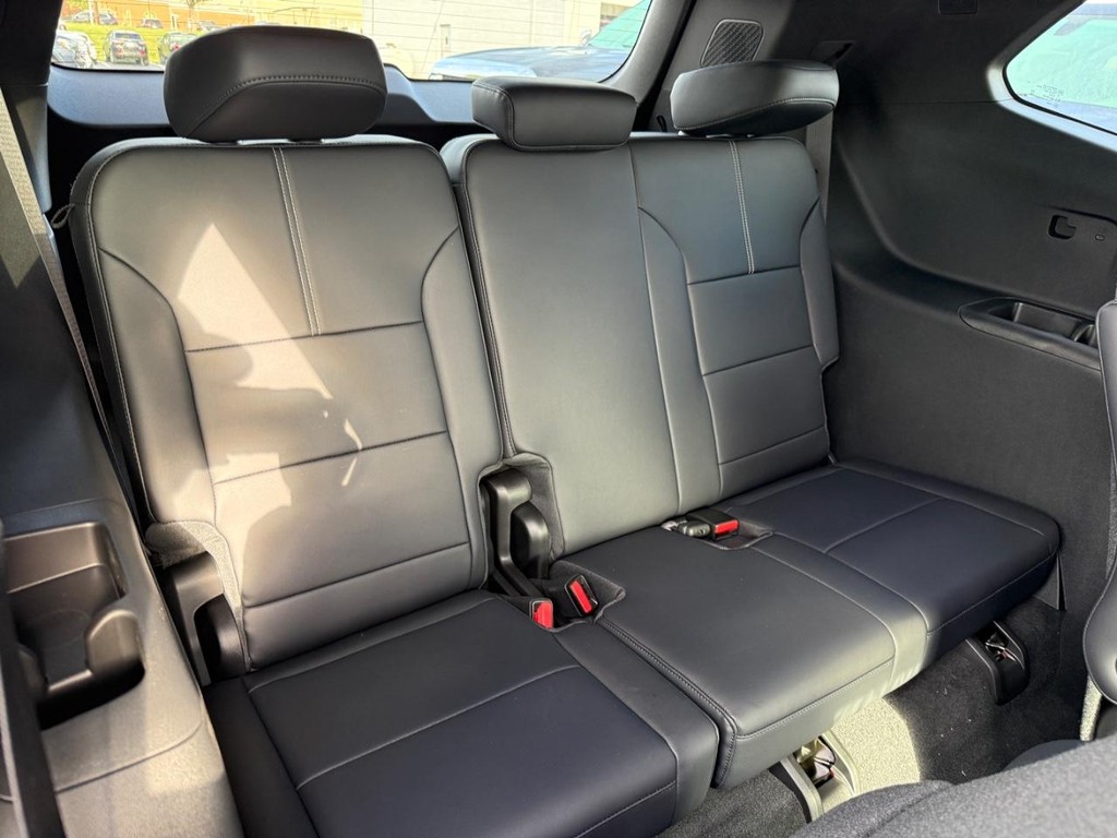 GMC Acadia Vehicle Image 06