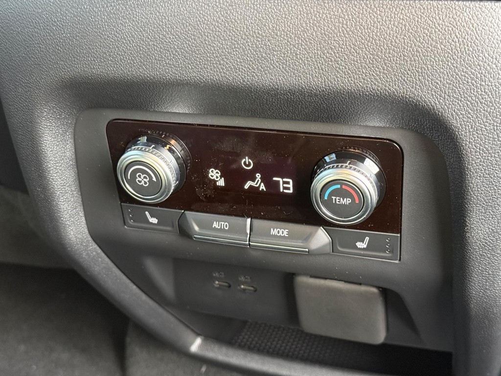 GMC Acadia Vehicle Image 08