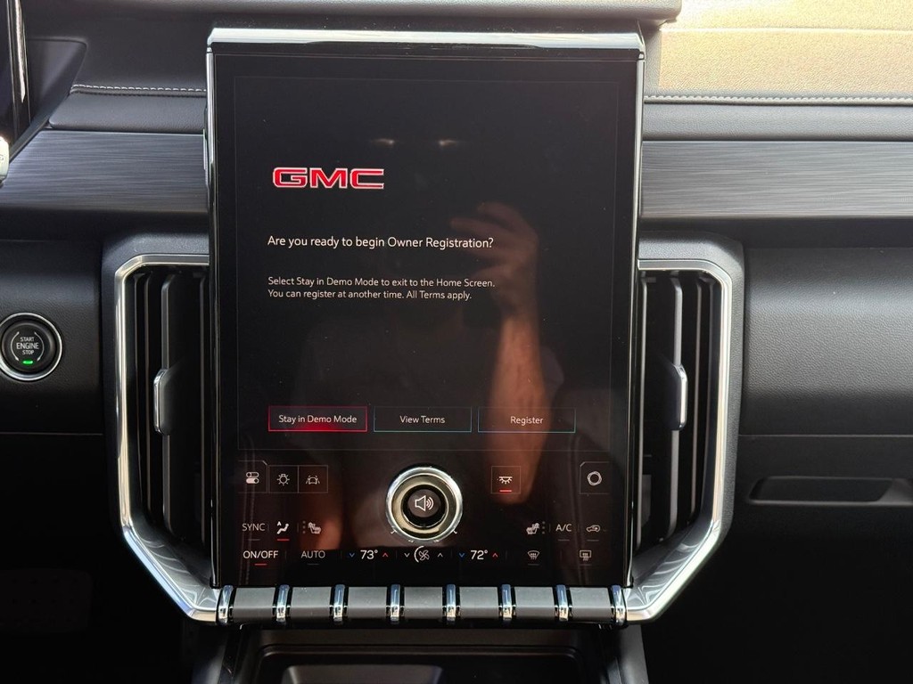 GMC Acadia Vehicle Image 11
