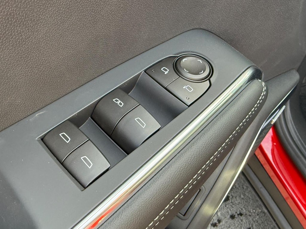 GMC Acadia Vehicle Image 12