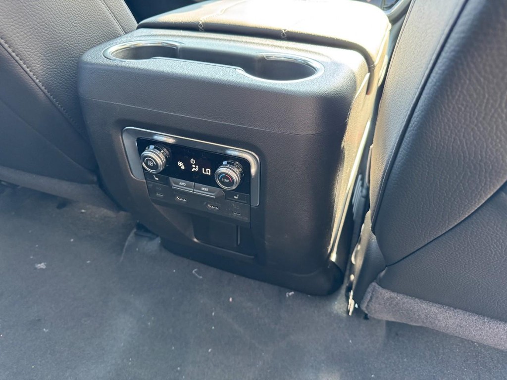 GMC Yukon XL Vehicle Image 07