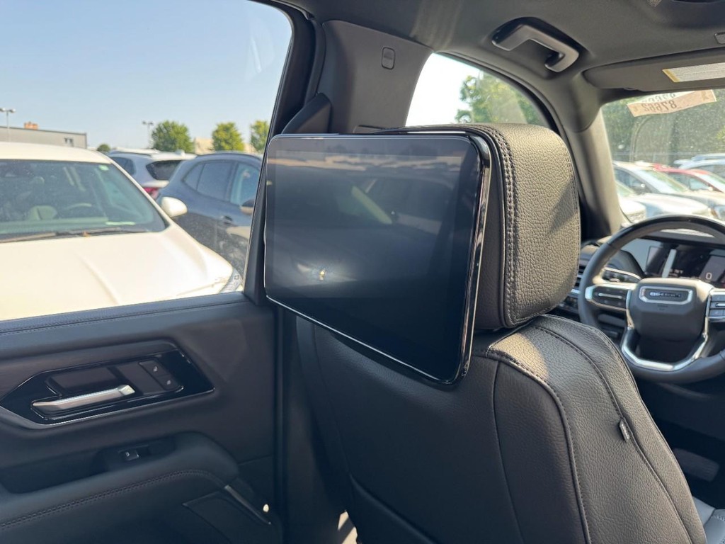 GMC Yukon XL Vehicle Image 08