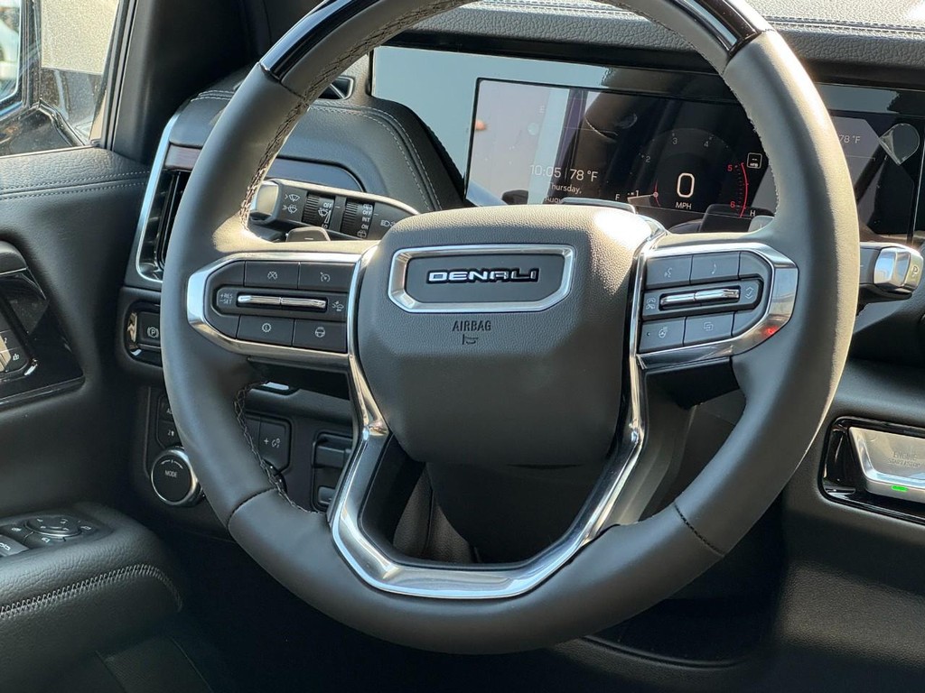 GMC Yukon XL Vehicle Image 11