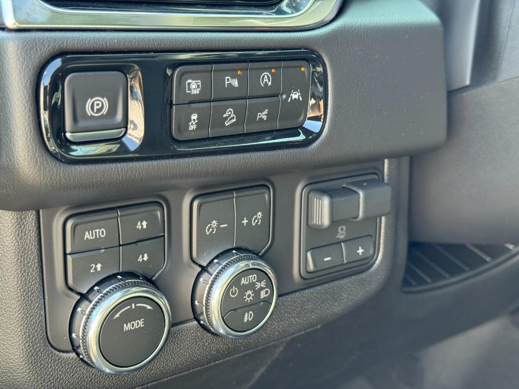 GMC Yukon XL Vehicle Image 16