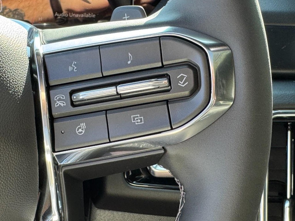 GMC Yukon XL Vehicle Image 18