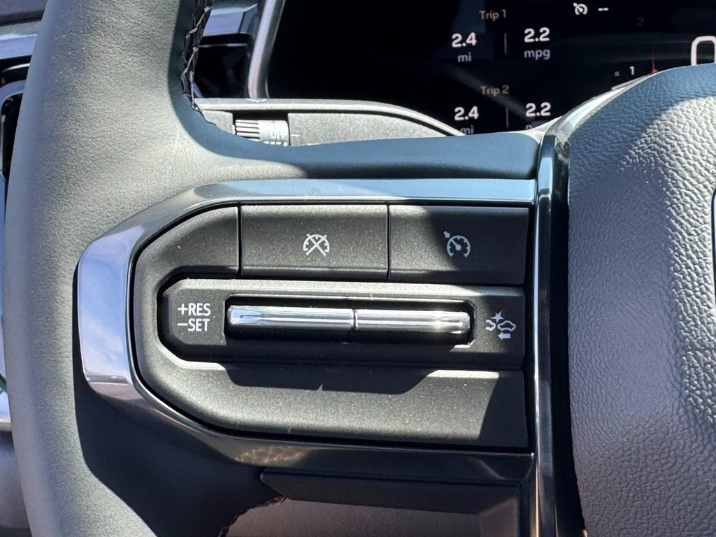GMC Canyon Vehicle Image 14