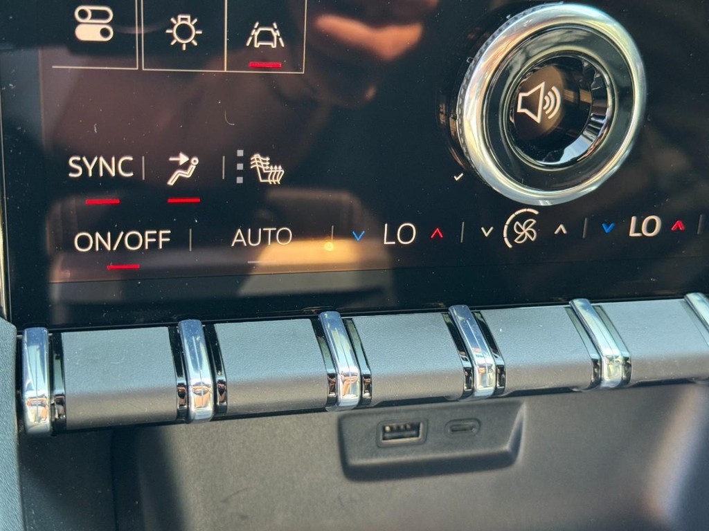 GMC Terrain Vehicle Image 16