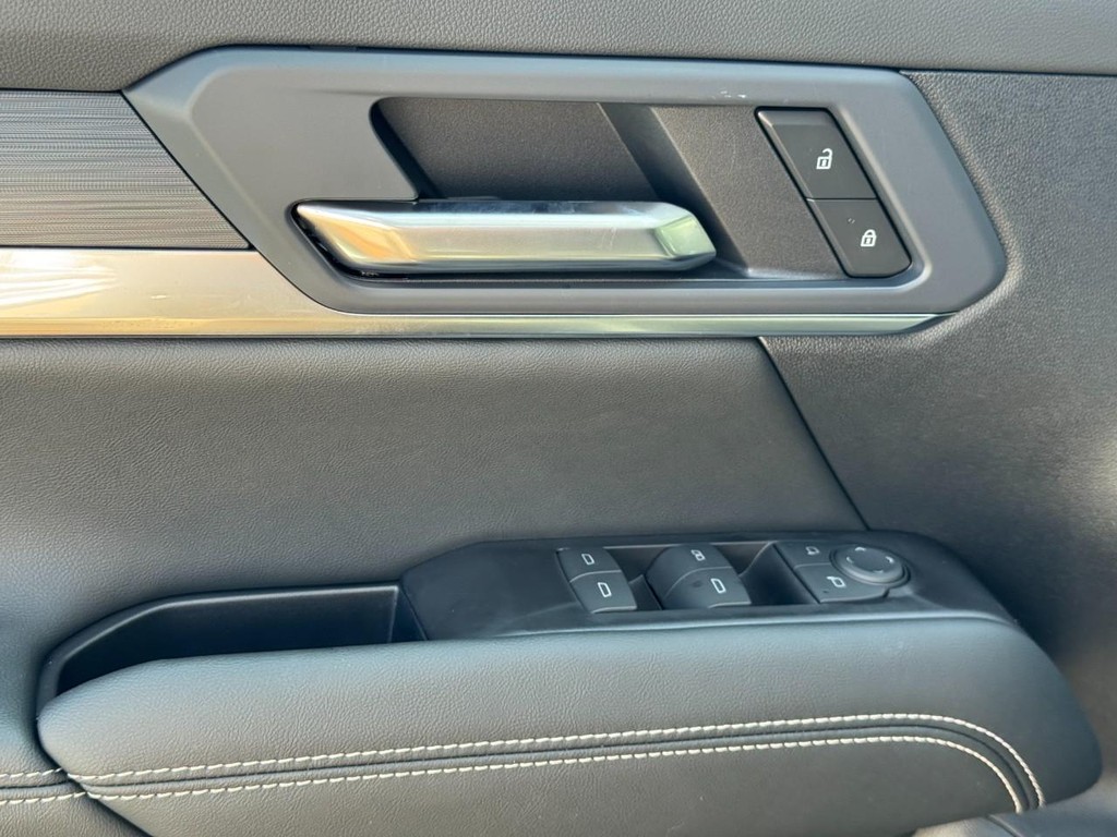GMC Terrain Vehicle Image 12