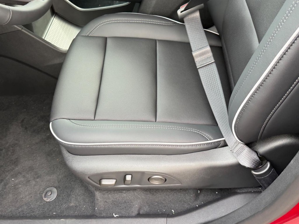 Buick Enclave Vehicle Image 12