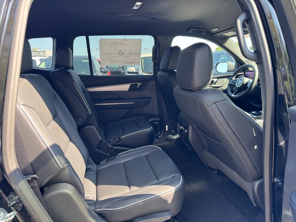 Buick Enclave Vehicle Image 05