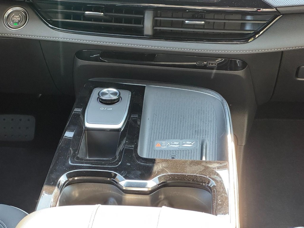 Buick Enclave Vehicle Image 11
