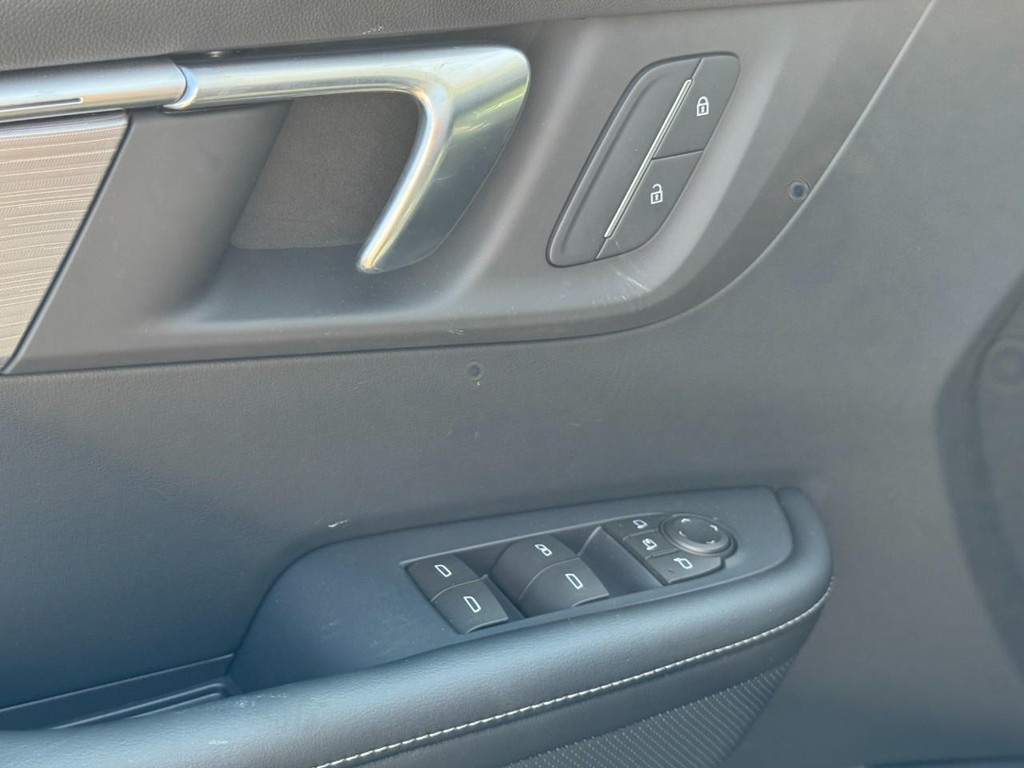 Buick Enclave Vehicle Image 13
