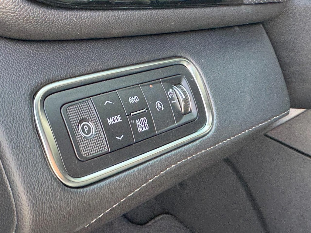 Buick Enclave Vehicle Image 14