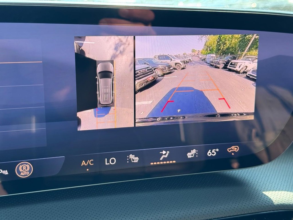 Buick Enclave Vehicle Image 17
