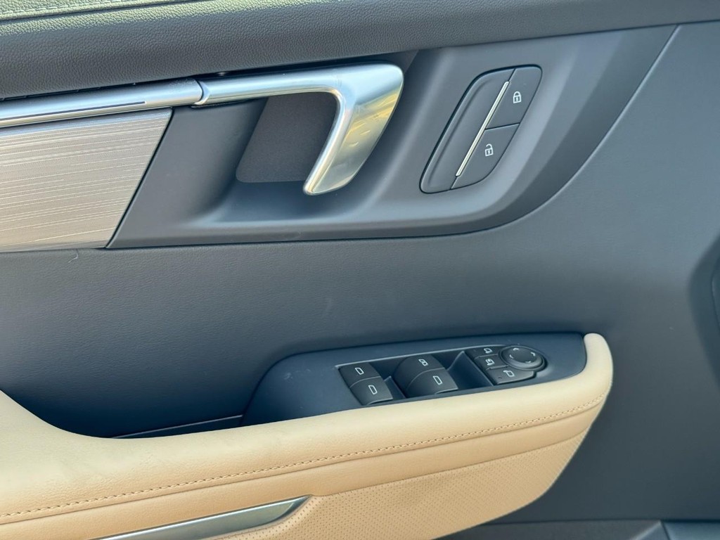 Buick Enclave Vehicle Image 13