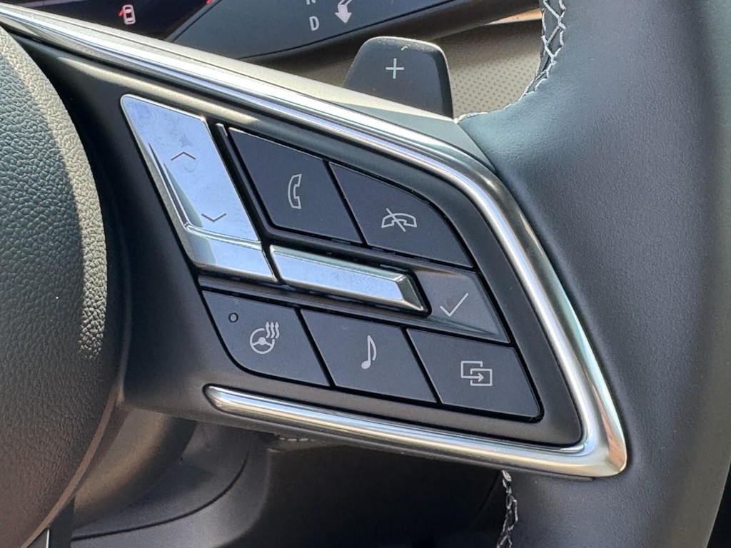 Buick Enclave Vehicle Image 16