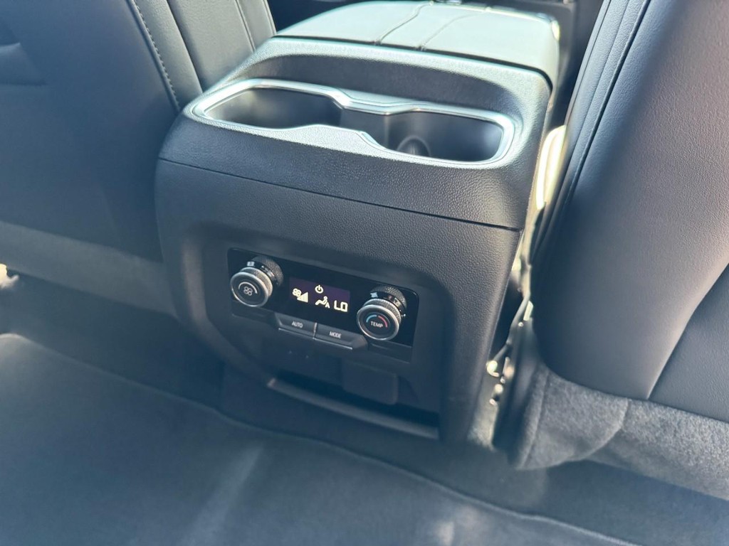Buick Enclave Vehicle Image 07