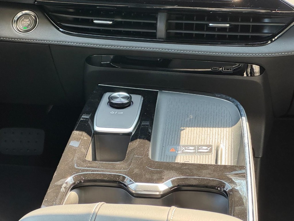 Buick Enclave Vehicle Image 11