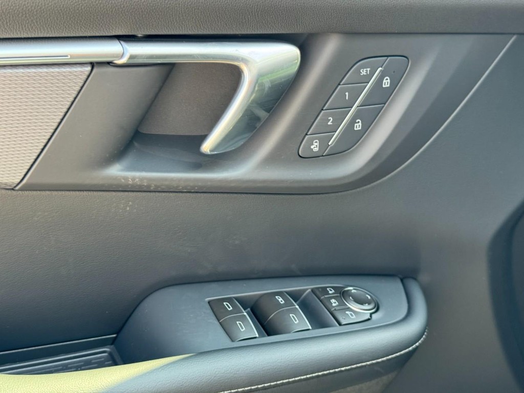 Buick Enclave Vehicle Image 13