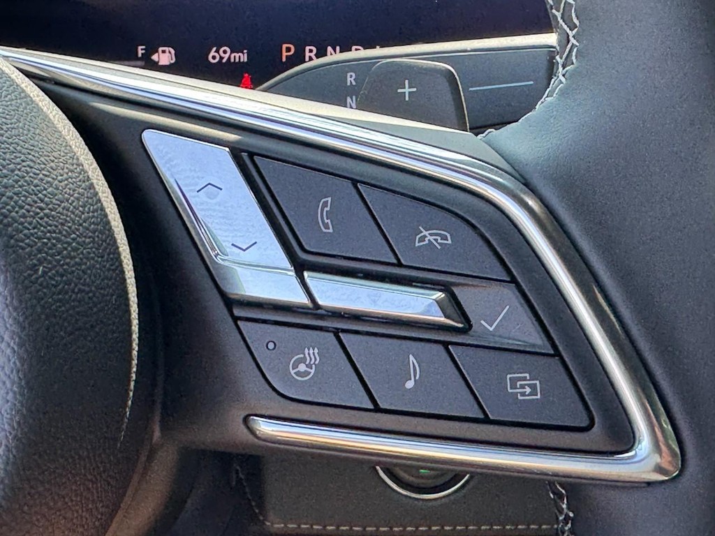 Buick Enclave Vehicle Image 16
