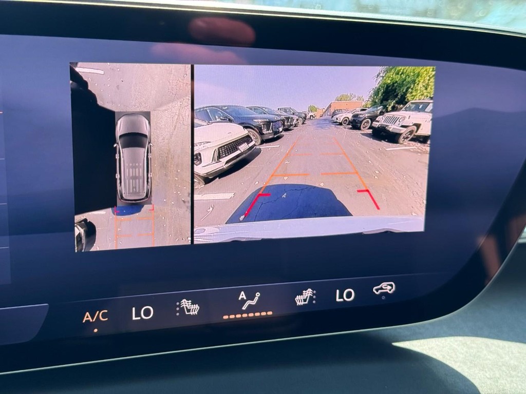 Buick Enclave Vehicle Image 17