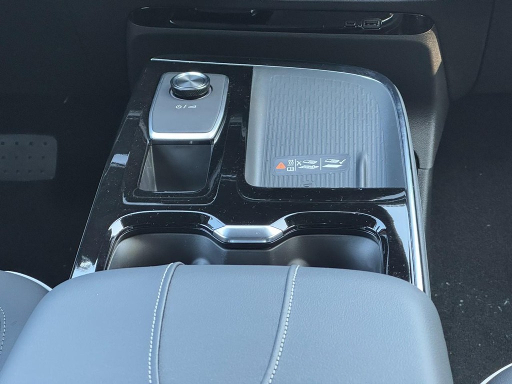 Buick Enclave Vehicle Image 11