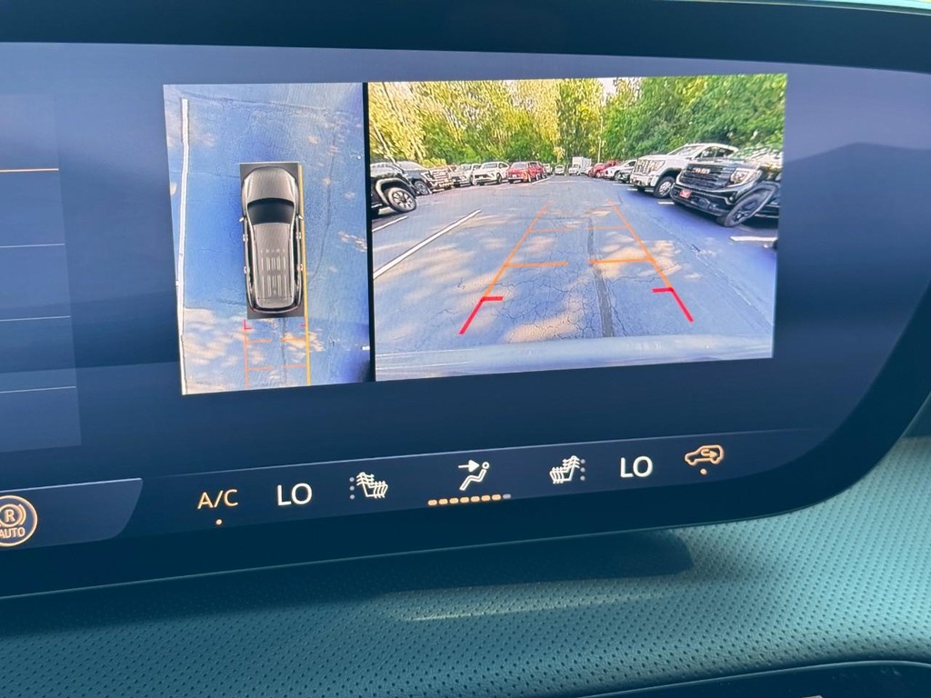 Buick Enclave Vehicle Image 17