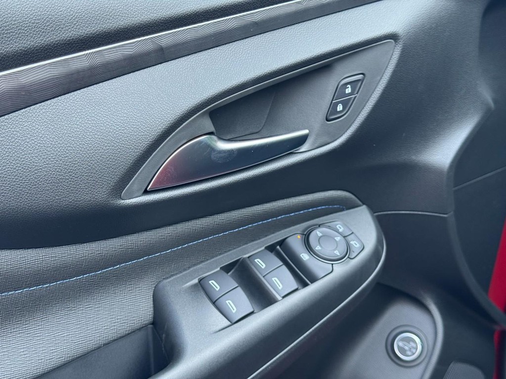 Buick Envista Vehicle Image 11