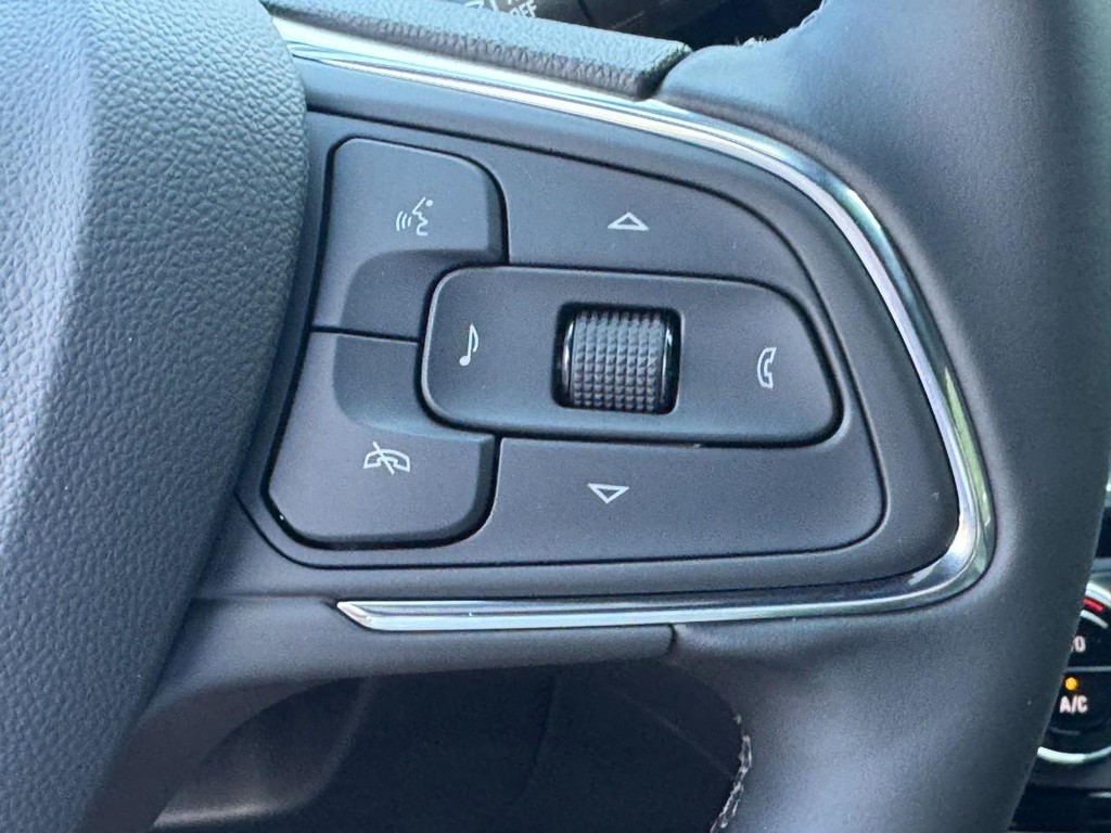 Buick Envista Vehicle Image 13