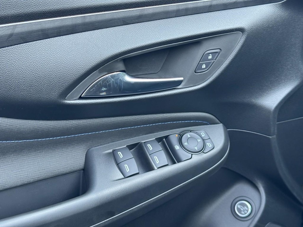 Buick Envista Vehicle Image 11