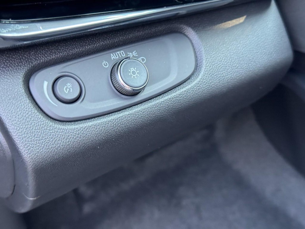 Buick Envista Vehicle Image 12