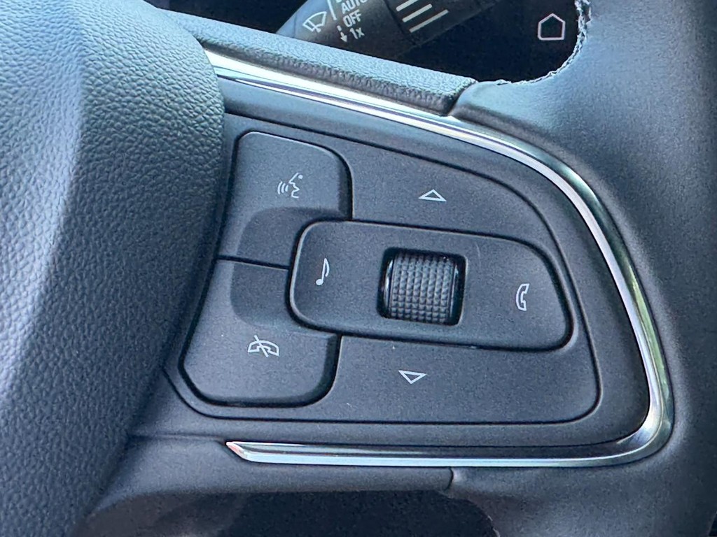 Buick Envista Vehicle Image 14