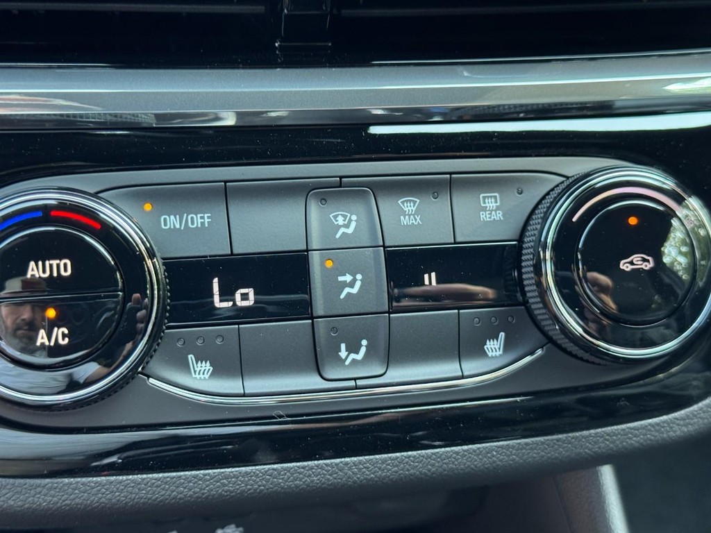 Buick Envista Vehicle Image 15