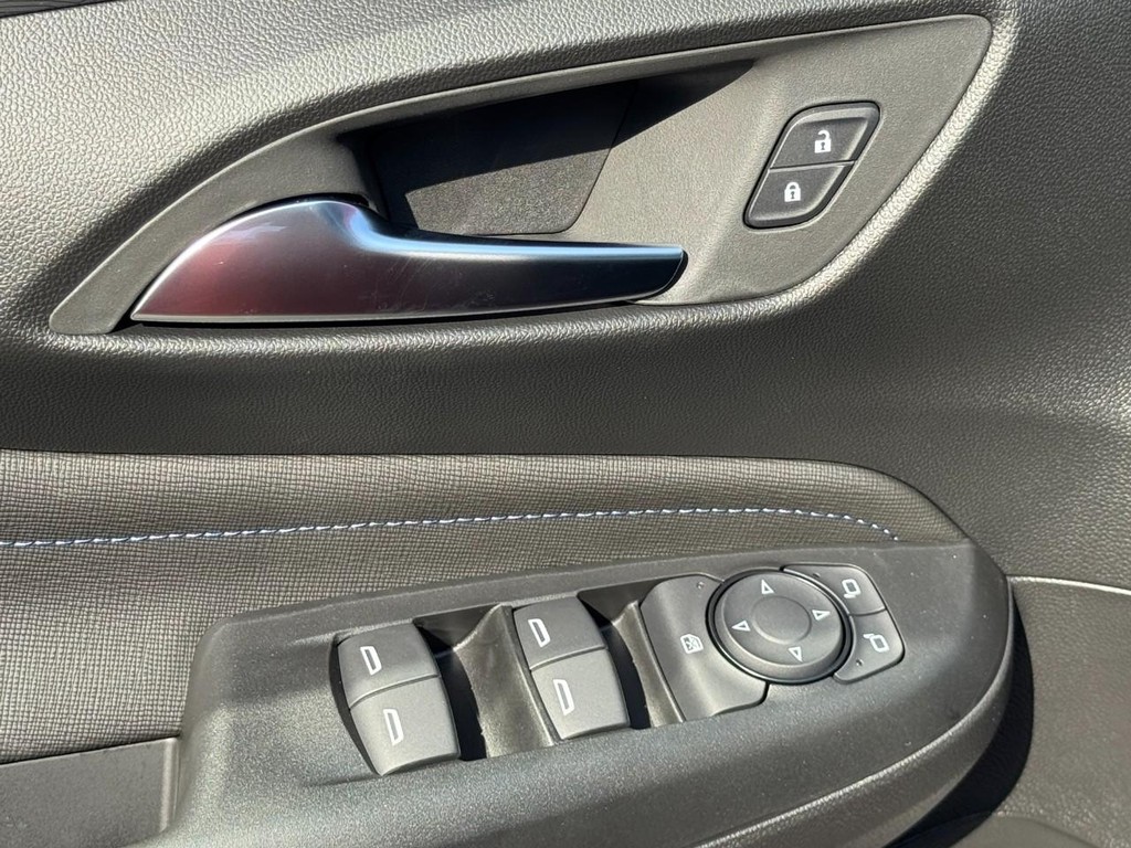 Buick Envista Vehicle Image 11