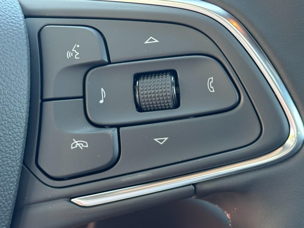 Buick Envista Vehicle Image 14