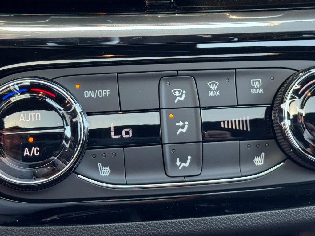 Buick Envista Vehicle Image 15