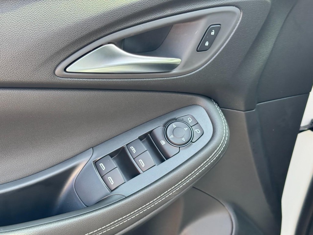 Buick Encore GX Vehicle Image 11